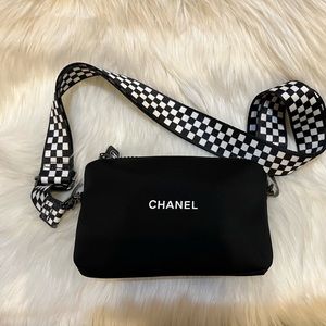 CHANEL gwp Beauty Cosmetic pouch to crossbody bag! ⭐️